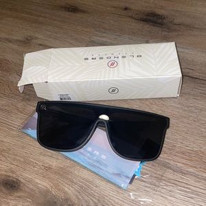 Blenders sunglasses. Dark flatter. Worn once